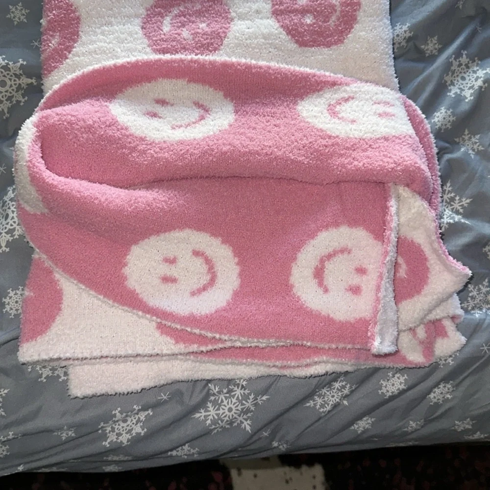Happy Face Luxury Soft Throw Blanket - Smiley Pink